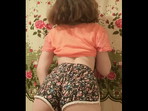 ❤️ Sexi mladá kočka si vyzlieka šortky pred kamerou ️❌ Super porno na nás ❤