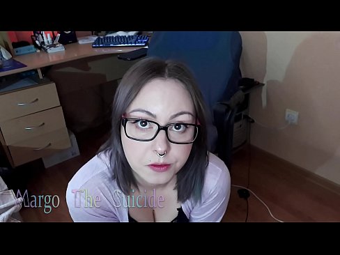 ❤️ Sexy dievča s okuliarmi hlboko fajčí vibrátor na kameru ️❌ Super porno na nás ❤