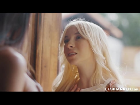 ❤️ Dievča príde domov o niekoľko mesiacov neskôr a skončí pri jedení kundičky svojej nevlastnej mamy ️❌ Super porno na nás ❤