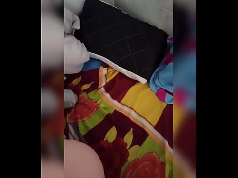 ❤️ Moja spolubývajúca zostáva doma sama, pretože jej manžel odchádza na dovolenku, a ja využijem príležitosť, aby som ju ošukal a naplnil jej zadok mliekom ️❌ Super porno na nás ❤